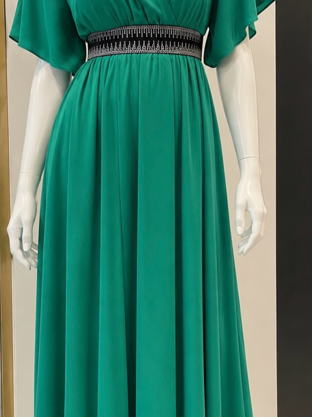 Flowing Emerald Maxi Dress with Smocked Accent